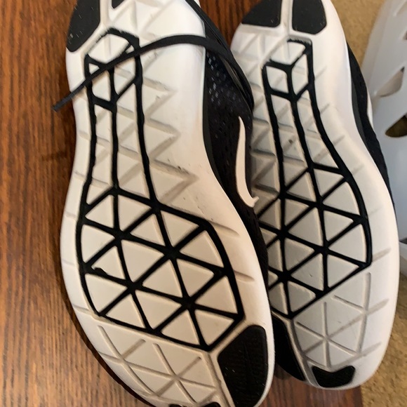 Nike Flex Runners - Picture 3 of 5